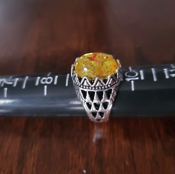 Vintage Faux Amber Specked Stone Ring Sz 9 - Picture 2 of 4